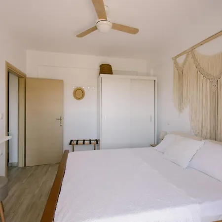 Сasa de vacaciones Sani Aquatic With Private Garden