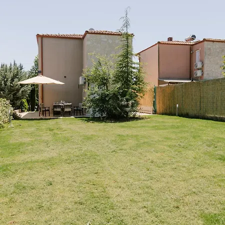 Case de vacanță Sani Aquatic With Private Garden